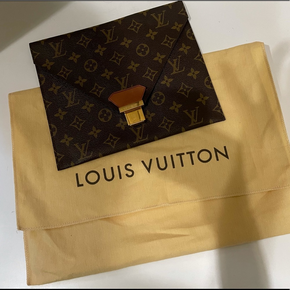 Louis Vuitton Poches Plates Clutch